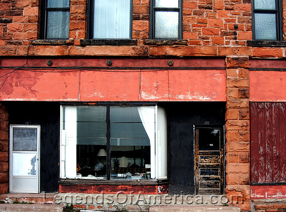 Larium, MI - Building