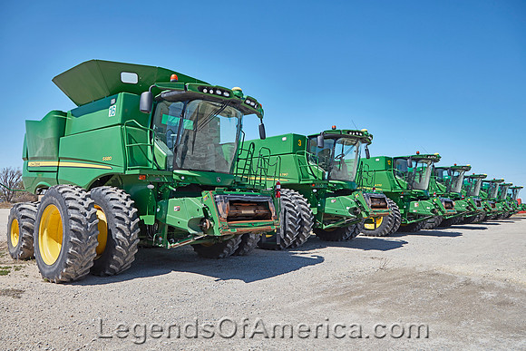 Ellinwood, KS - Tractors