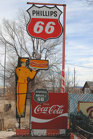 Seligman, AZ - Snowcap Drive-In Sign