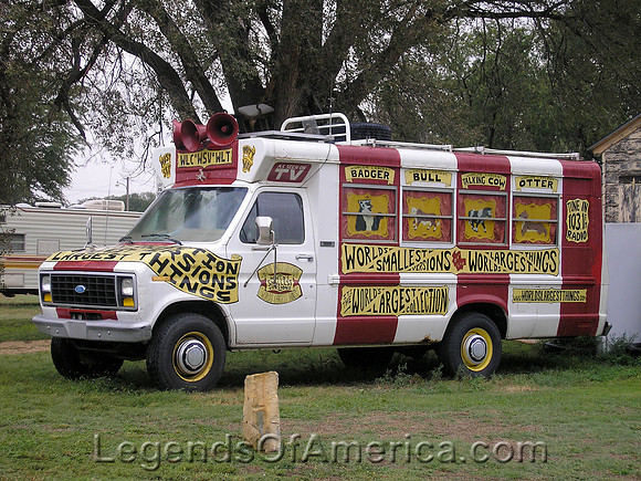 Lucas, KS - Smallest Things Van