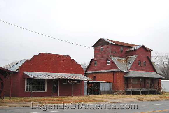 Chepota, KS - Henson Mill Store