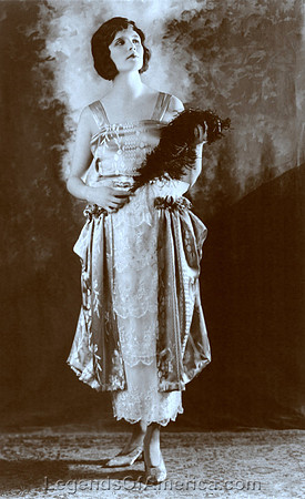 New York Fashion Model, 1919