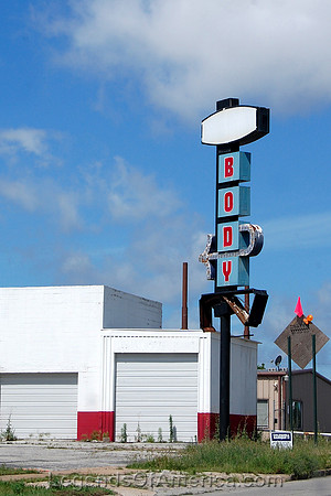 Tulsa, OK - Body Shop Sign