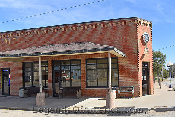 Melvern, KS - Business  Building