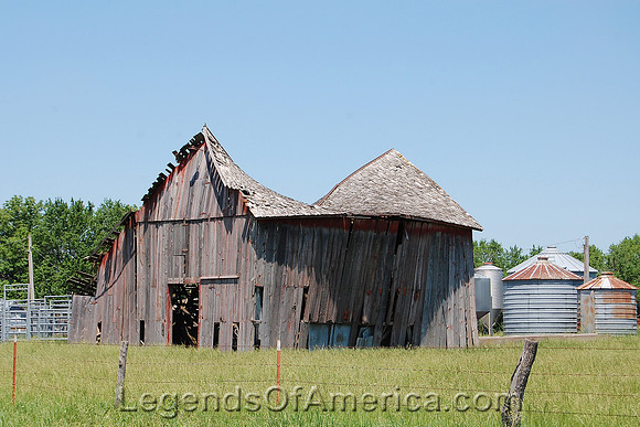 Osawatomie, KS - Barn