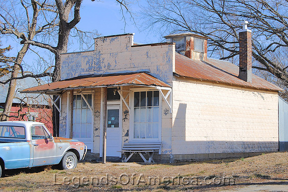 Vinland, KS - Old House & Truck