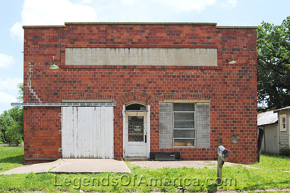 Wakarusa, KS - Building