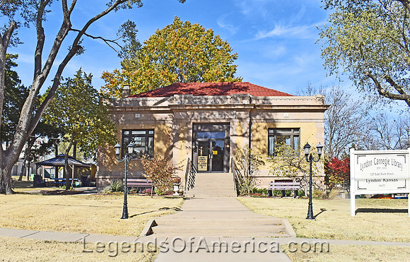 Lyndon, KS - Carnegie Library