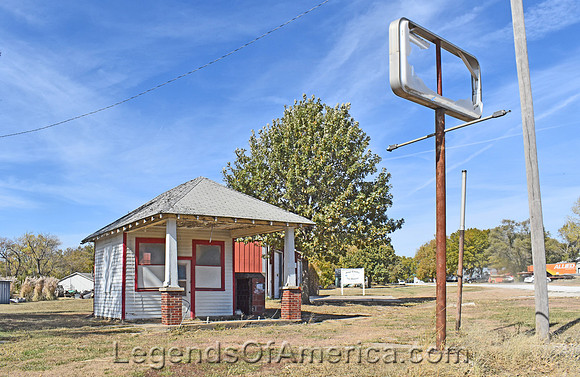 Olivet, KS - Old Gas Station