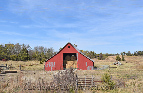 Vassar, KS - Barn