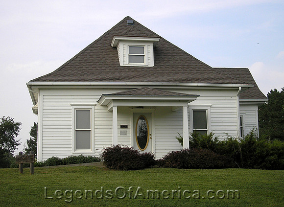 Oskaloosa, KS - John Steuart Curry Home