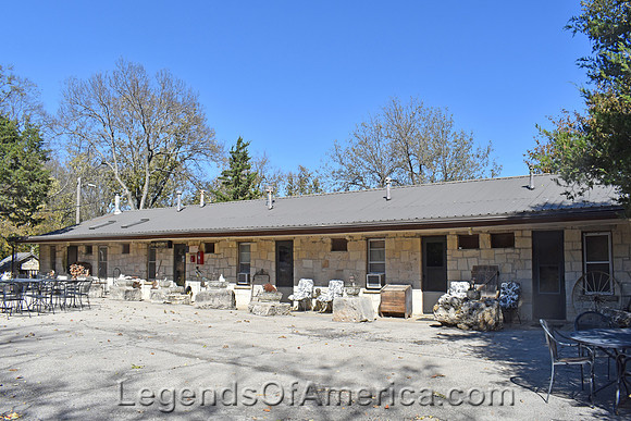 Cottonwood Falls, KS - Mills Stream Motel