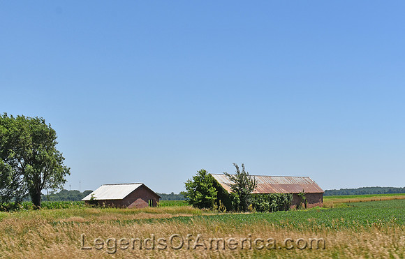 Humboldt, KS - Barns