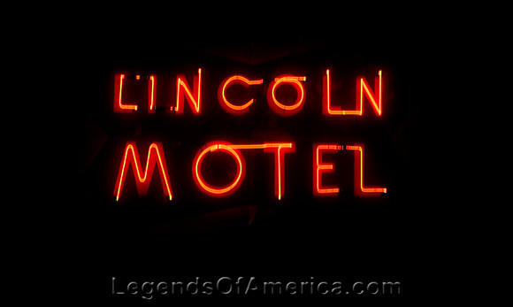 ChandlerOKLincolnMotelSignHighsmih2020