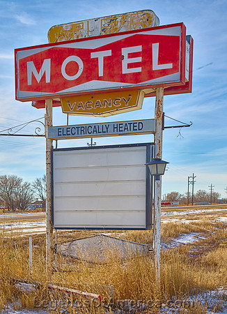 Minatare, NE - Plaza Motel Sign