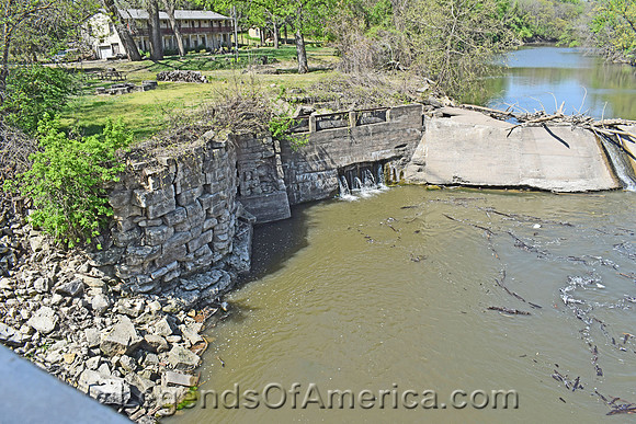 Cottonwood Falls, KS - Cottonwood River & Hotel