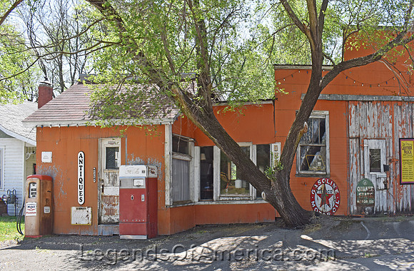 Cottonwood Falls, KS - Antiques - 3