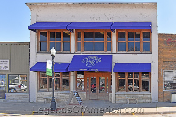 Cottonwood Falls, KS - Western Outfitters