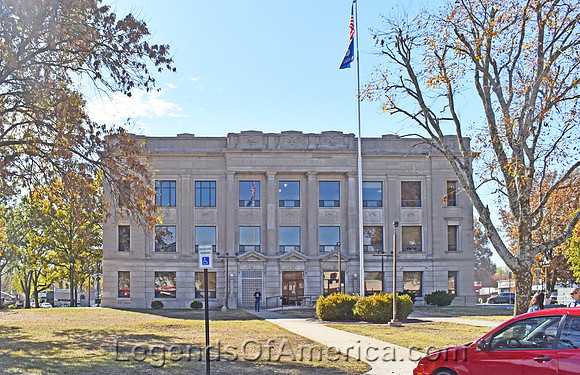Girard, KS - Crawford County Courthouse - 2