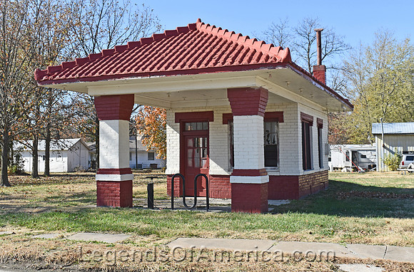 Walnut, KS - Old Gas Station