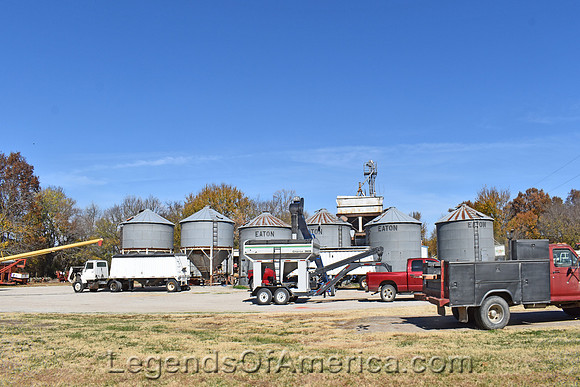 Walnut, KS - Silos & Farm Equipment