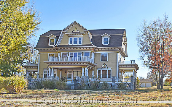 Oswego, KS - Large Home