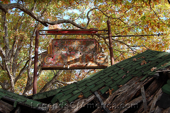 Newburg, MO - John's Modern Cabins Sign