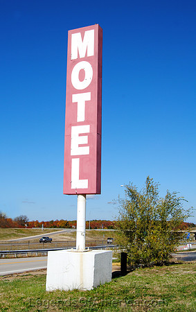 Stanton, MO - Closed Motel Sign