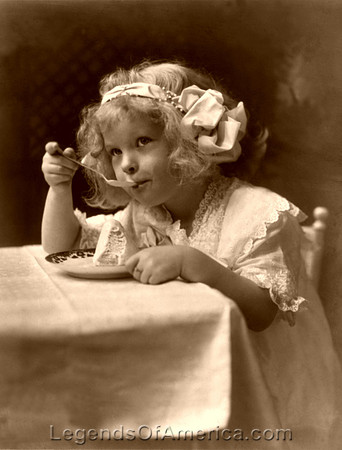 Ice cream girl, 1913