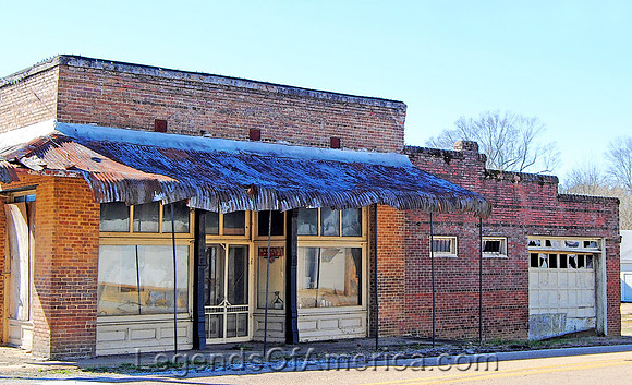 Rienzi, MS - Hardware Store