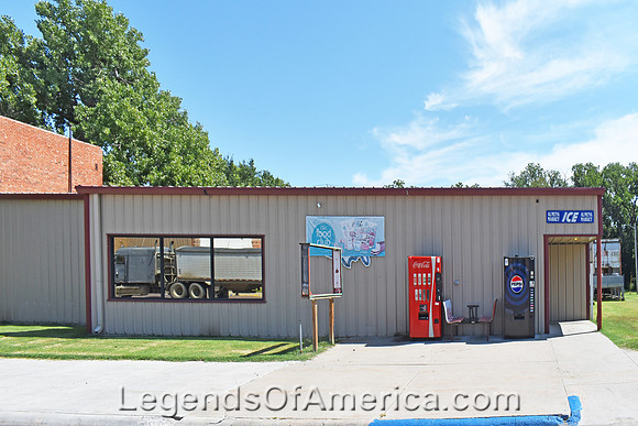 Almena, KS - Market