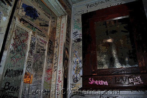Natchez, MS - Under the Hill Saloon - Bathroom Graffiti