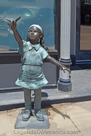 Concordia, KS - Orphan Statue