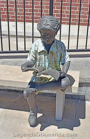 Concordia, KS - Orphan Statue - 3