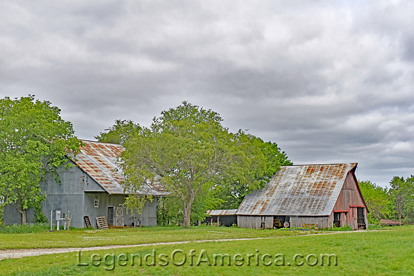 Oneida, KS - Barns