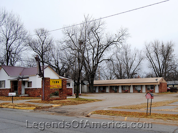Chetopa, KS - Motel
