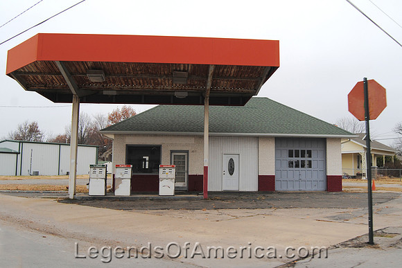 Frontenac, KS - Gas Station