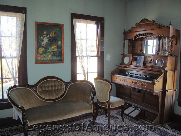 Wichita, KS - Old Cowtown - DeVore Farm Parlor
