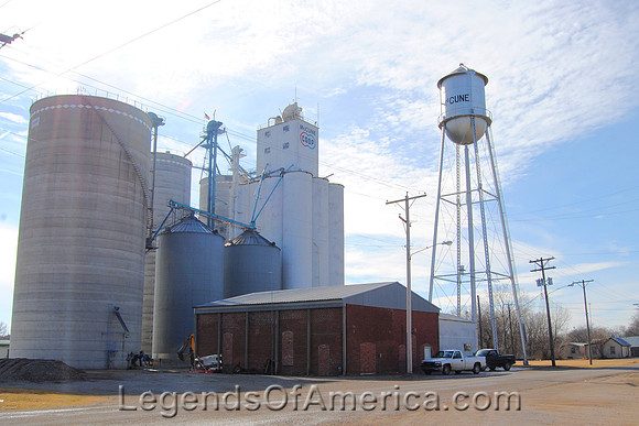 McCune, KS - Elevator