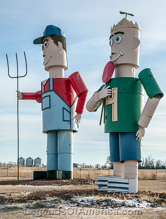 Enchanted Highway, ND - Tin Family Scrap Metal Sculptures.