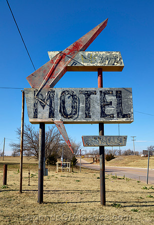 Canute, OK - Old Motel Sign