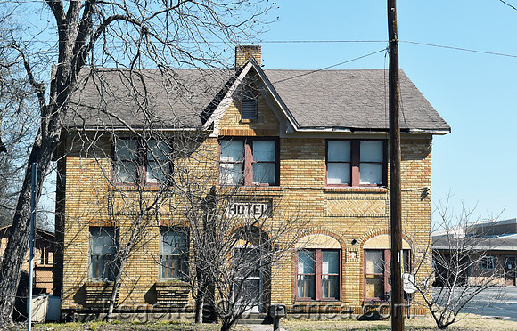 MadisonvilleTXOldHotel