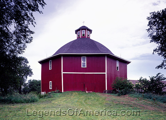 West Branch, IA - Octagonal Barn