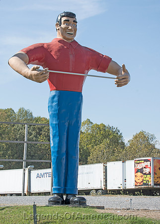 Walls, MS - Big John Muffler Man