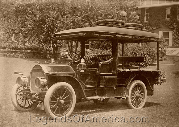 Du Pont's Camping Auto, about, 1910