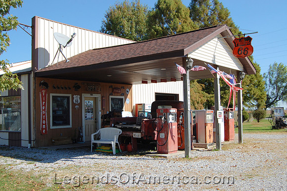 Staunton, IL - Henry's Rabbit Ranch