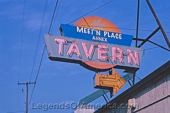 Philomath, OR - Meet'N Place Tavern Sign