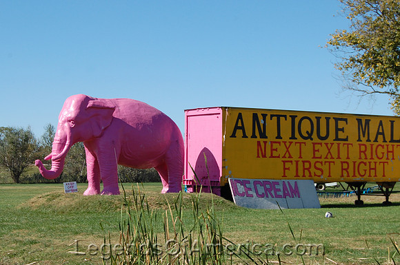 Livingston, IL - Pink Elephant Antiques