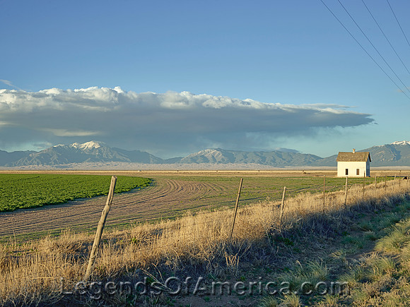 Small farmhouse and the distant dunes of the Great Sand Dunes National ParkHighsmith2016