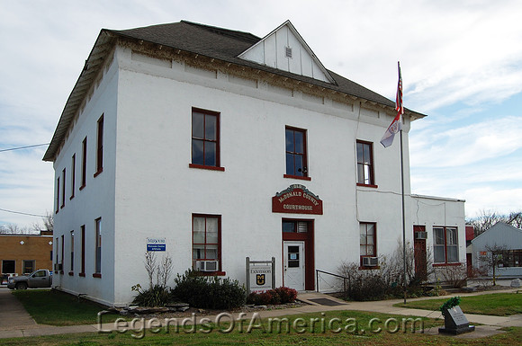 Pineville, MO - Old McDonald County Courthouse